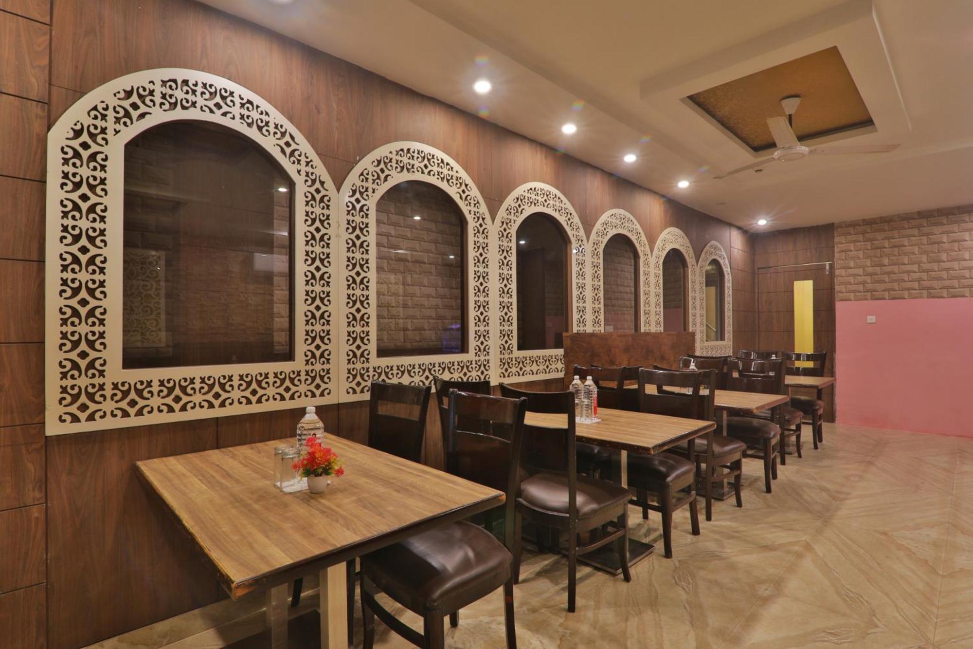 Hotel Janki Inn Sigra 2 Km From Kashi Vishwanath Dham Varanasi Exterior photo