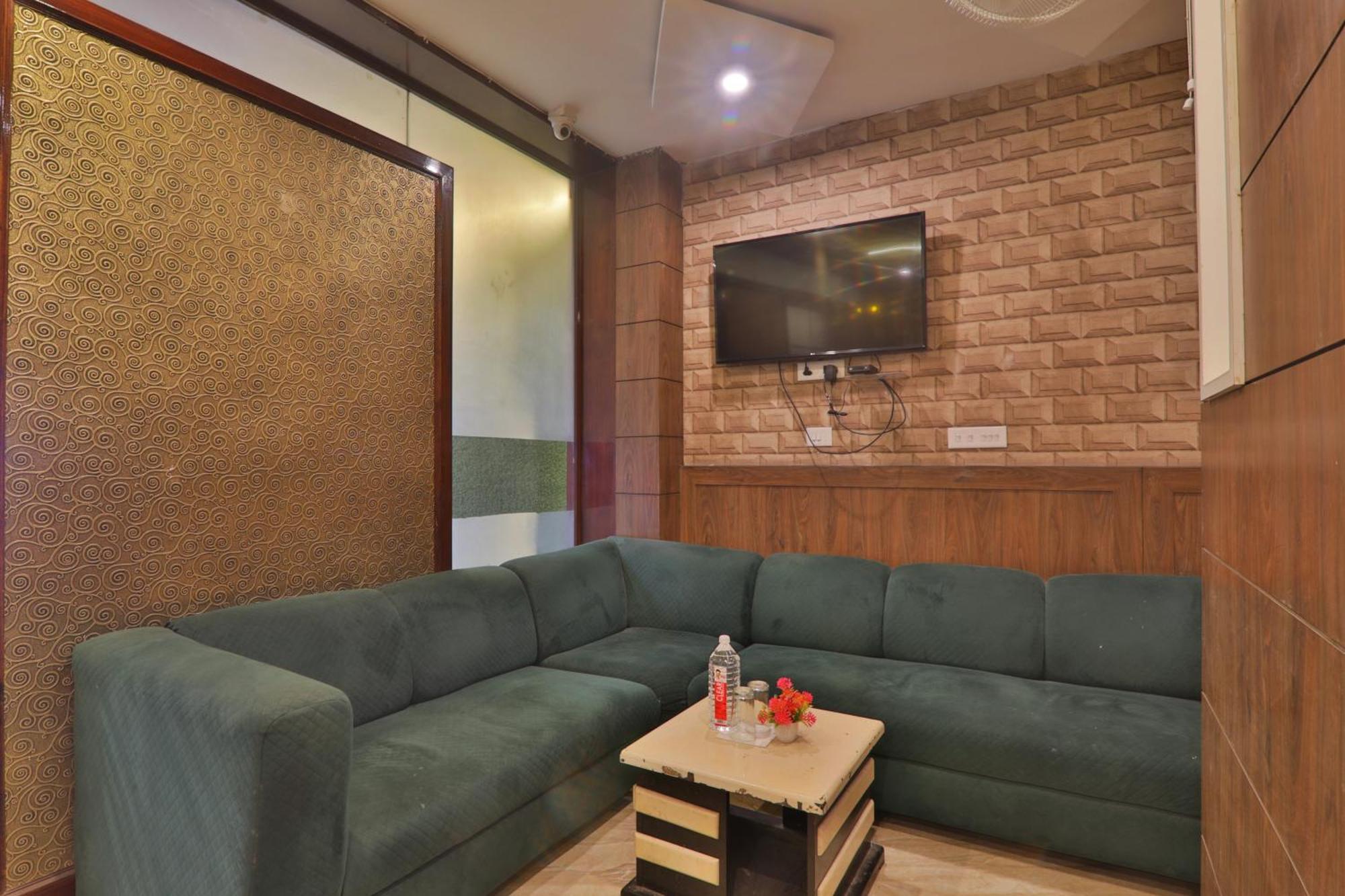 Hotel Janki Inn Sigra 2 Km From Kashi Vishwanath Dham Varanasi Exterior photo