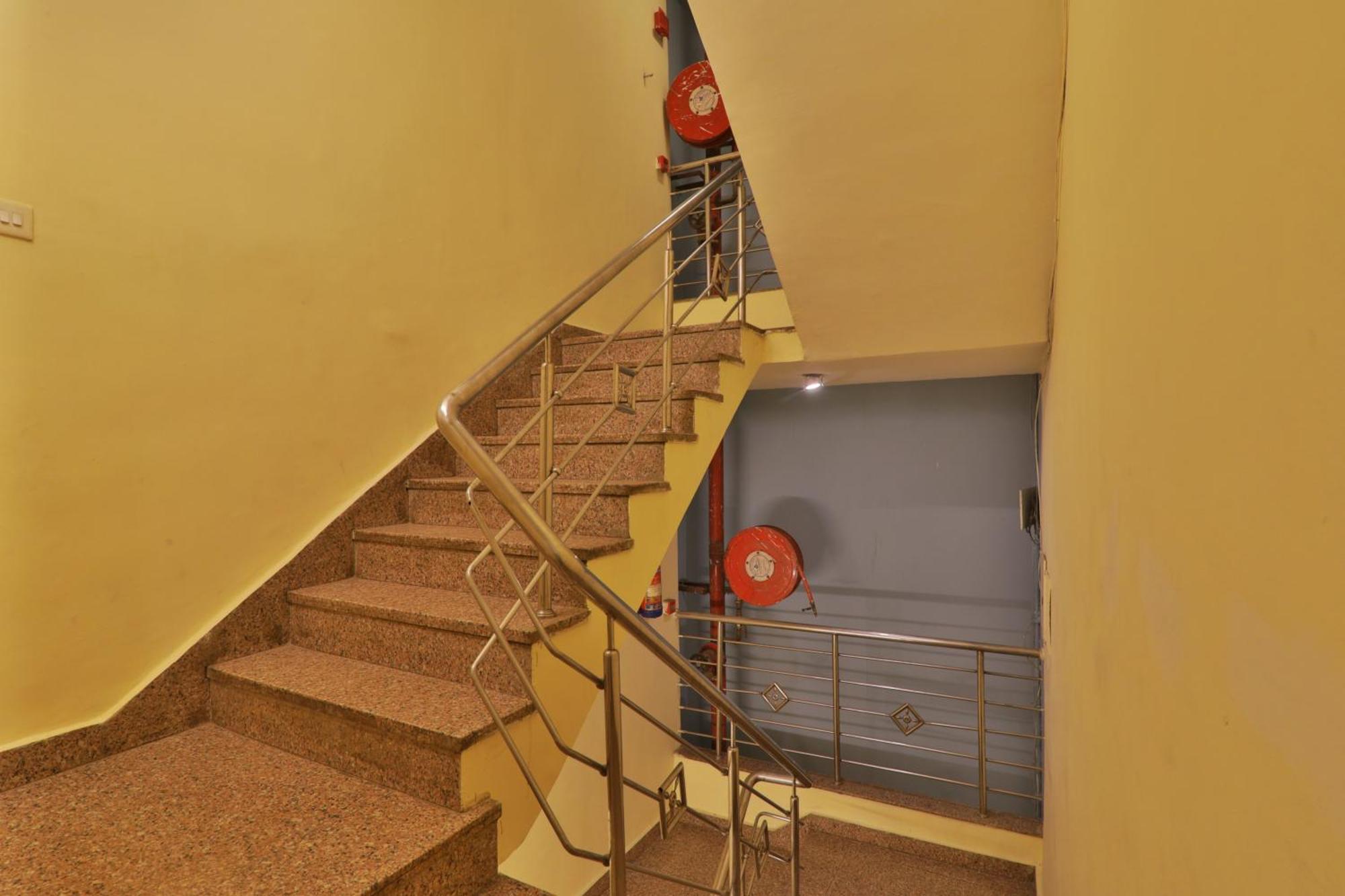 Hotel Janki Inn Sigra 2 Km From Kashi Vishwanath Dham Varanasi Exterior photo