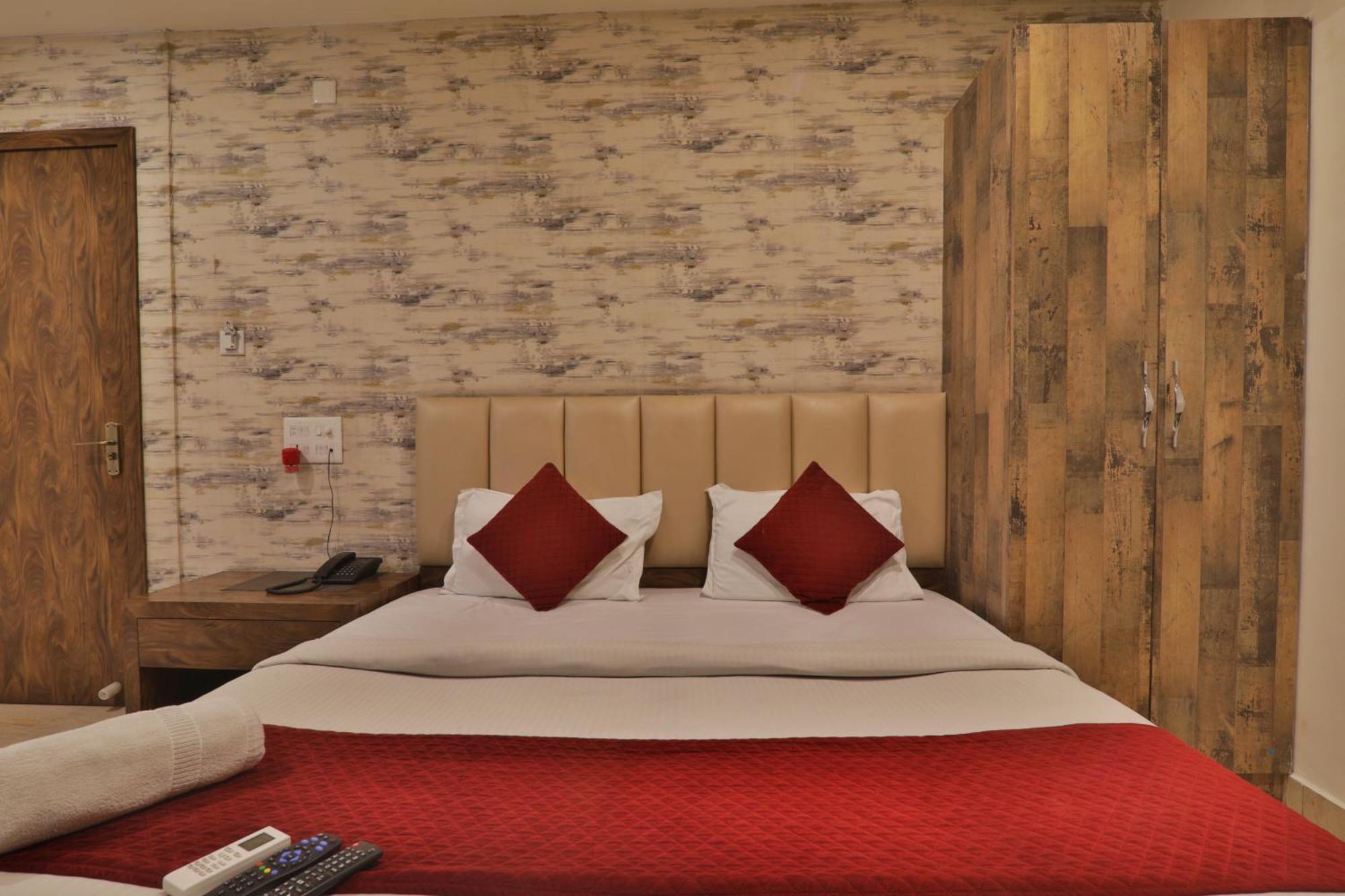 Hotel Janki Inn Sigra 2 Km From Kashi Vishwanath Dham Varanasi Exterior photo