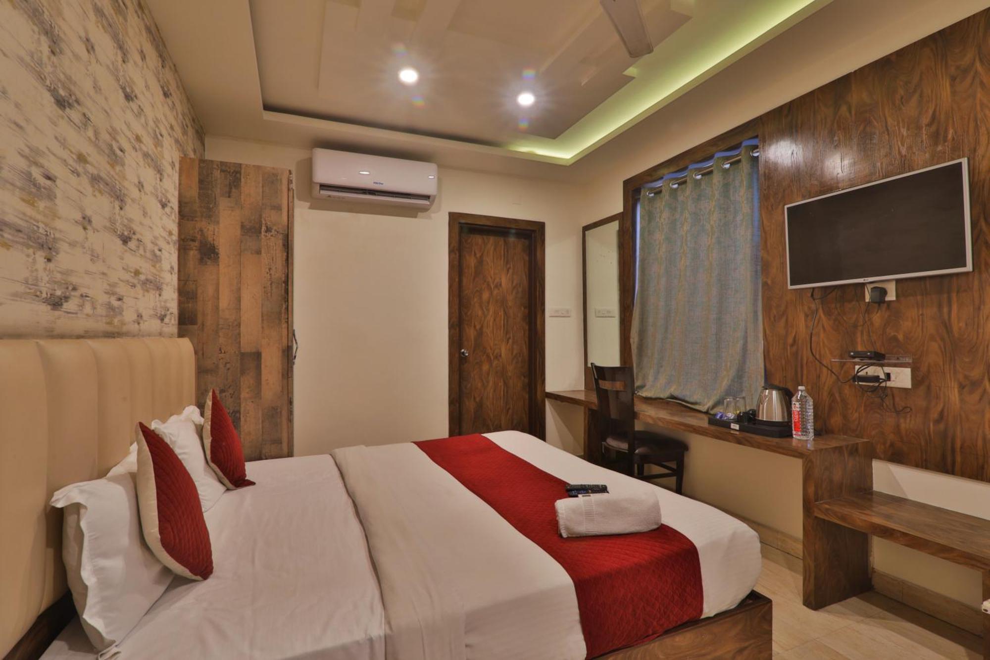 Hotel Janki Inn Sigra 2 Km From Kashi Vishwanath Dham Varanasi Exterior photo